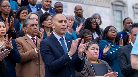 Fight Over Trump Amp 39 S Spending Powers Boosts Shutdown Odds Totalnews