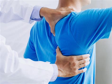 Fisiatra: Guida Completa per Capire il Ruolo e le Risposte del Medico Specialist