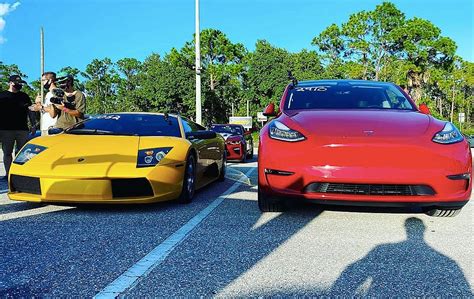 Lambo vs Tesla Speed Test