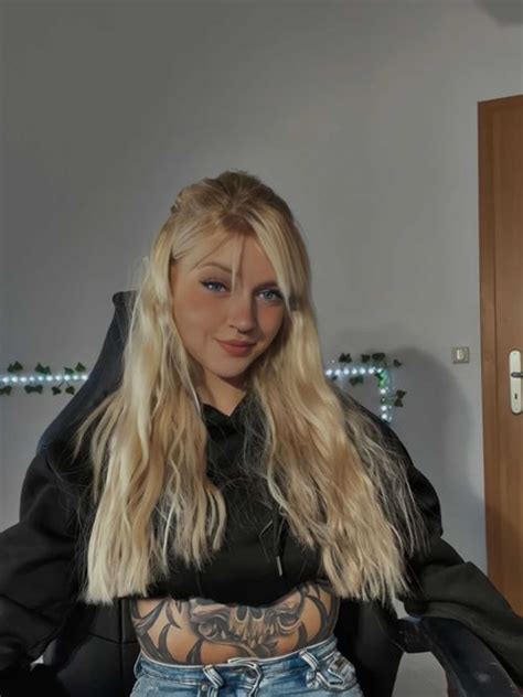 Who Is Rira Rays and What Makes Her Stand Out in the Music Scene?