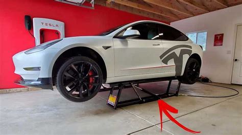 Tesla Model Y Jack Information