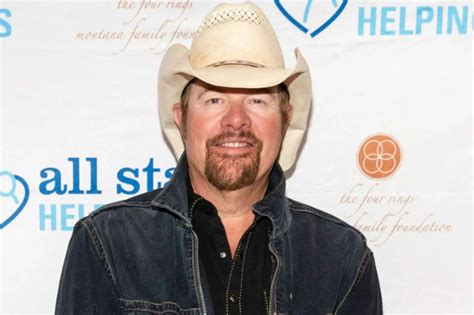Toby Keith Height