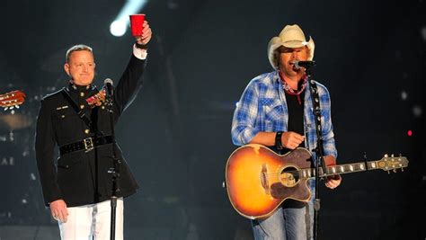 Toby Keith S Feud With The Chicks And 4 Things To Know About Career Toby Keith S Feud With The Chicks And 4 Things To Know About Career