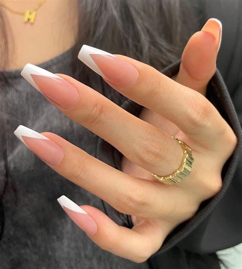 Try V Tip Nails If You Re Bored With A Regular French Manicure